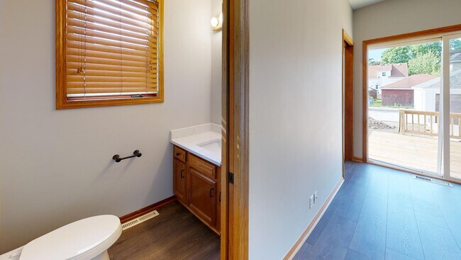 Building Photo - 1025 Park St SW