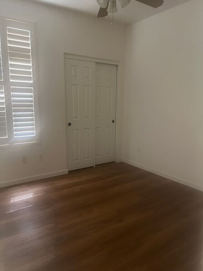 Building Photo - Now Available! Spacious 3 Bed, 2 Bath Corn...