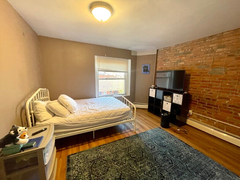 Building Photo - 68 Hammond St