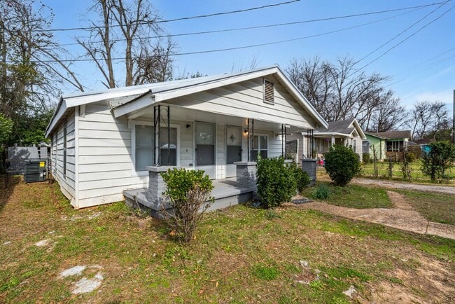 Building Photo - Limited-Time Promo! Get $250 OFF Your First Month's Rent! Renovated 3BR/2BA Tuscaloosa Gem with L...