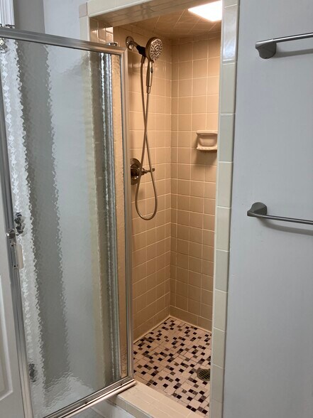 Shower - 1337 Cherokee Ave