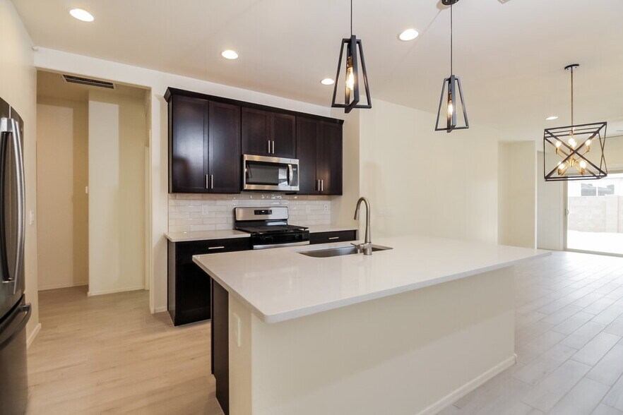 Building Photo - 11857 W Charismatic Dr