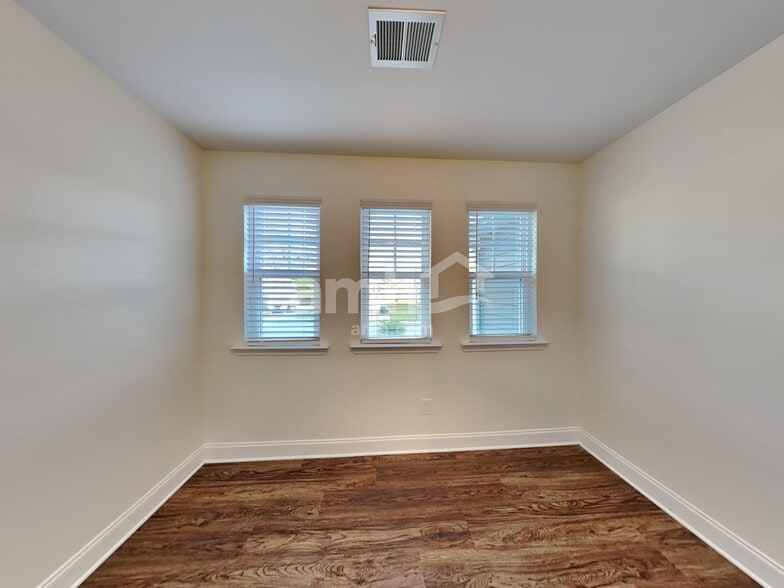 Building Photo - 3348 Okelly Dr