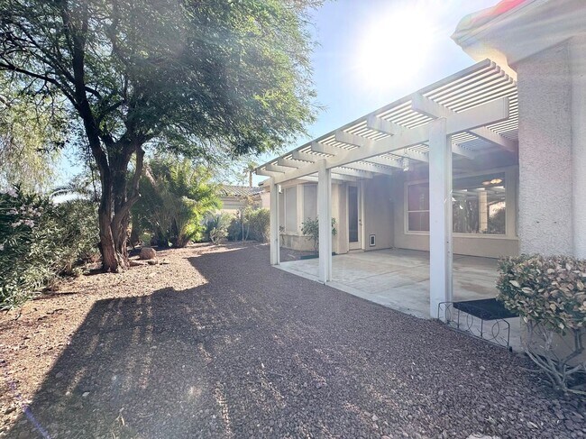 Building Photo - 4684 Riva De Romanza St