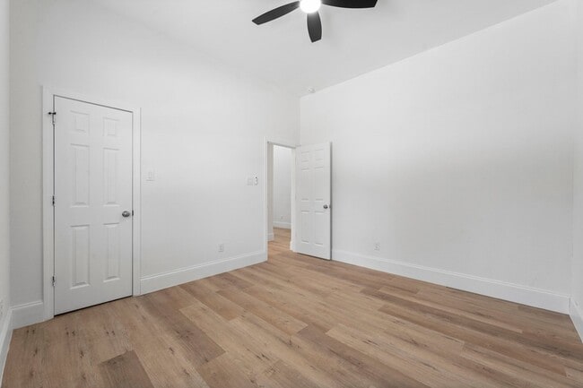 Building Photo - 3531 White Oak Point Dr