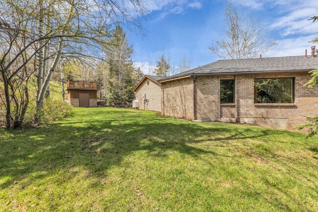 Building Photo - Pinebrook Luxury Remodeled Home