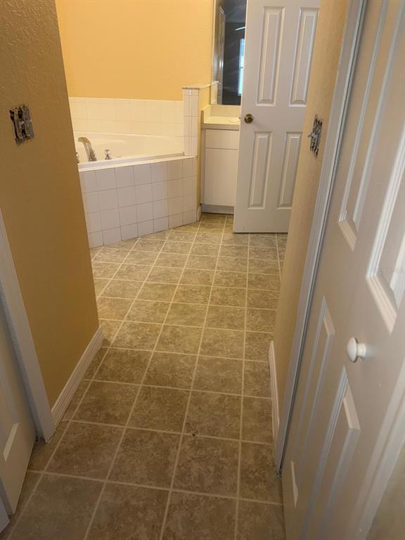 Building Photo - 8 Sawfish Ct