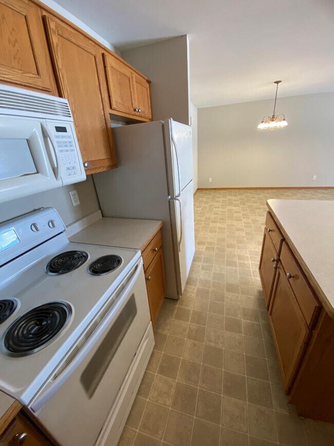 Building Photo - 1451 Summit St