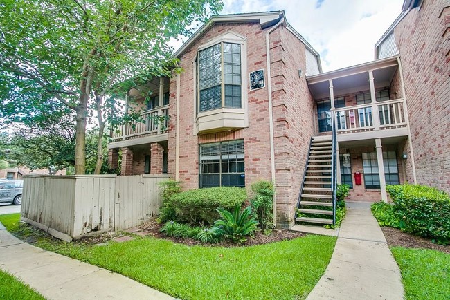 Building Photo - 2255 Braeswood Park Dr
