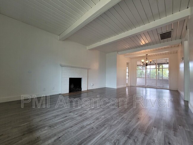 Building Photo - 6039 35th Ave