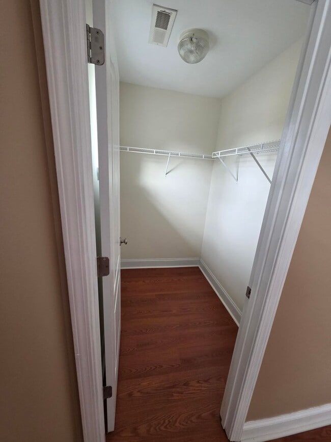 Building Photo - 9 Haven Point