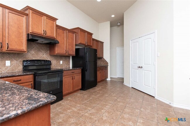 Building Photo - 3302 Vineyard Trail