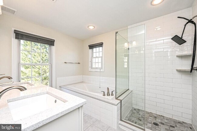 Building Photo - 12700 Dogwood Hills Ln