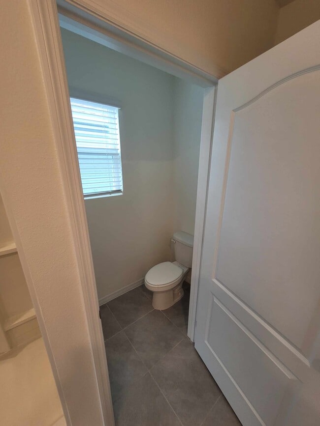 Building Photo - 488 Lily Ln
