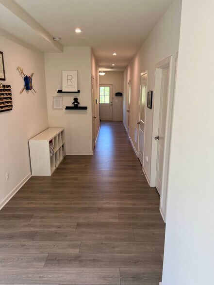 Building Photo - 303 Barnwell Dr