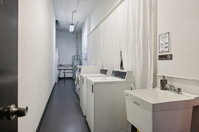 Building Photo - 2 Union St