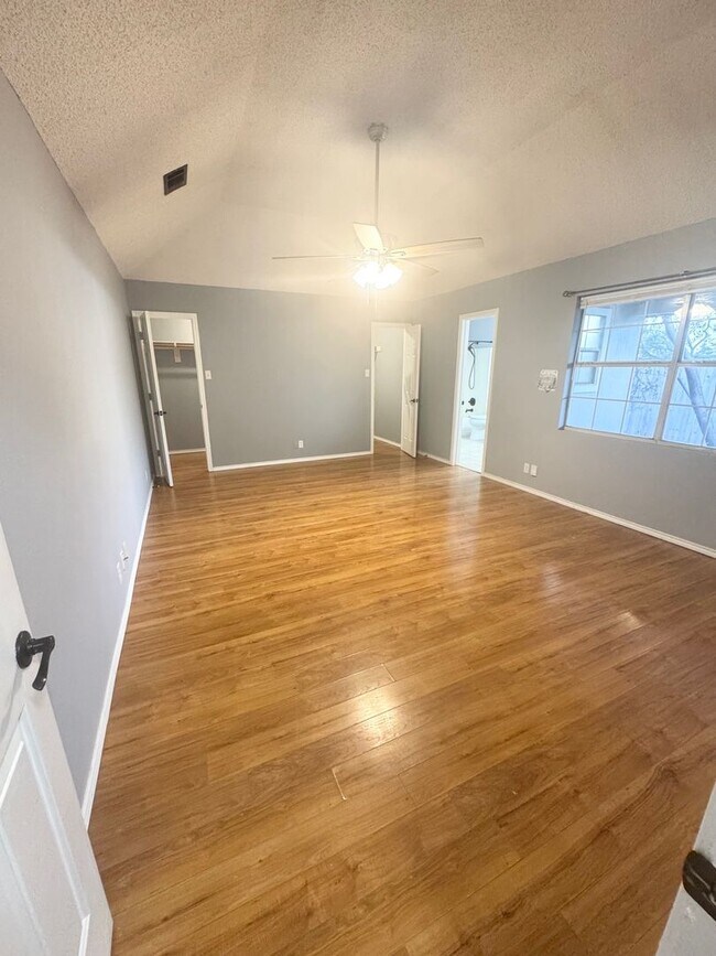 Building Photo - 3 Bed 2 Bath Ready To Rent ASAP!