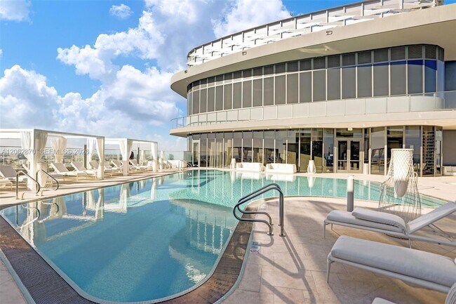 Building Photo - 1000 Brickell Plaza
