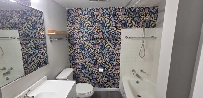 Building Photo - 710 E 200 S
