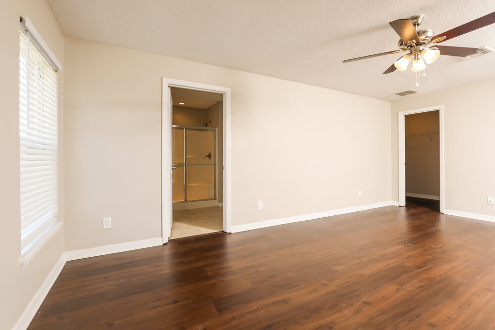 Building Photo - 2101 Woodsedge Dr