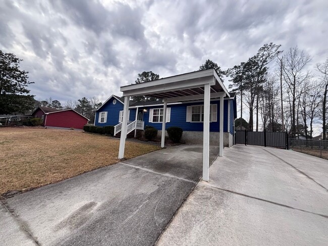 Building Photo - This is a must see!