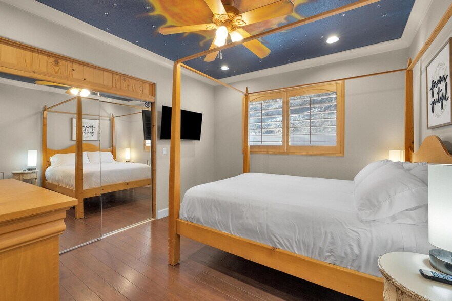 Bedroom 4 - 27495 Linnel Ln