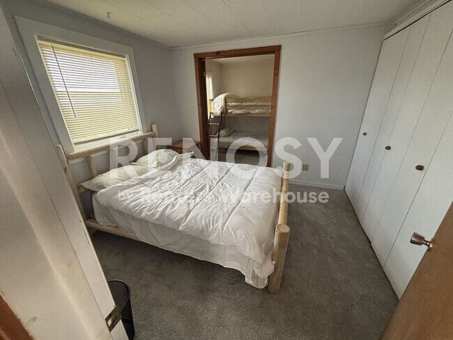 Building Photo - 3 Bedroom 1 Bath Single Family Home in Isle