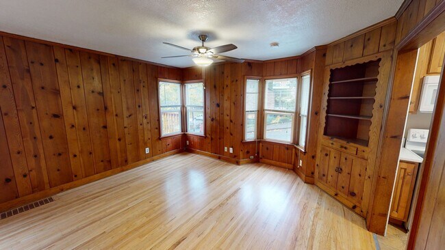 Building Photo - 3538 SW Barbur Blvd