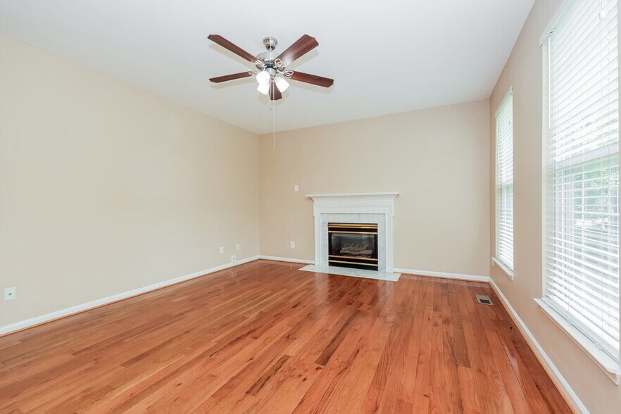 Building Photo - 2641 Churchill Dr