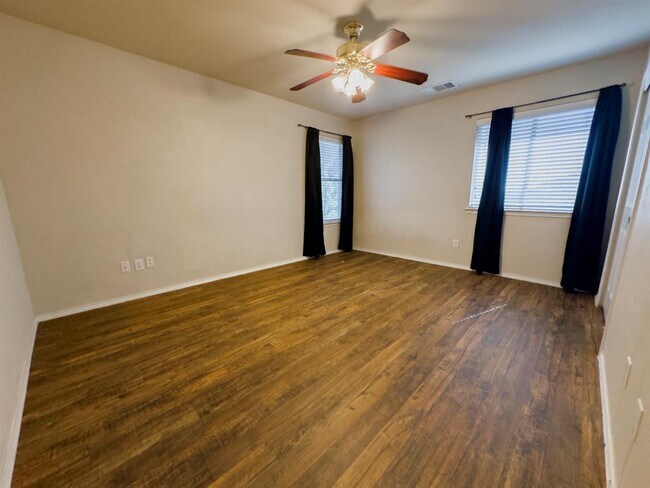 Building Photo - 320 Peanut Dr