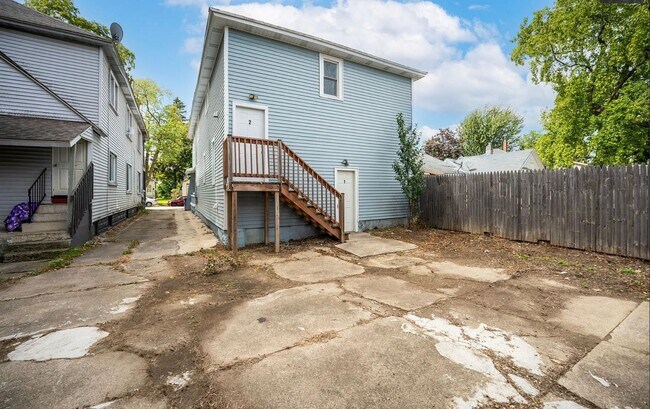 Building Photo - 1044 Muskegon Ave NW