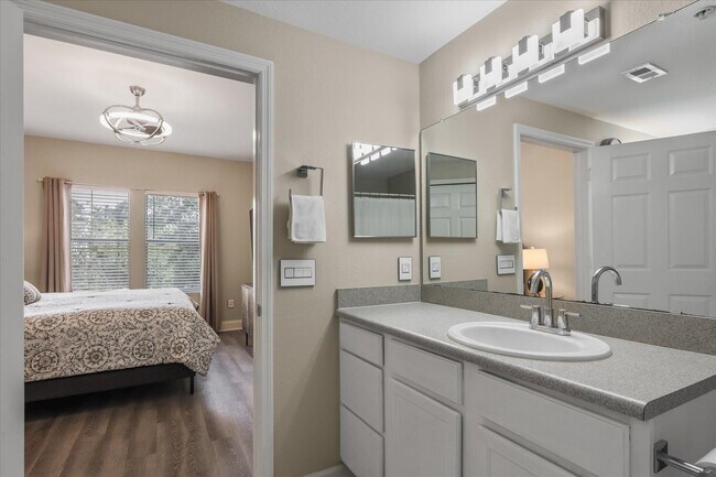 Building Photo - 2801 Chancellorsville Dr