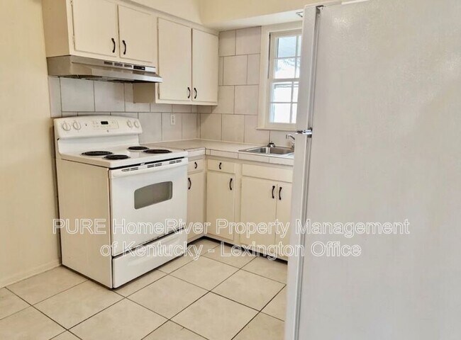 Building Photo - 2037 Garden Springs Dr