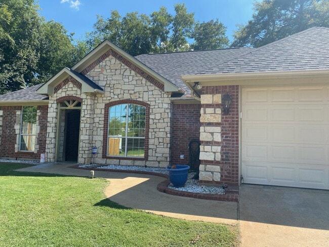 Building Photo - 906 Mockingbird Ln