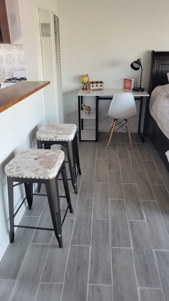 Building Photo - 1430 Manhattan Beach Blvd