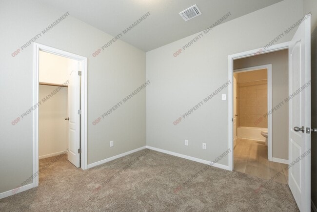 Building Photo - 1402 Shadow Hl Ln