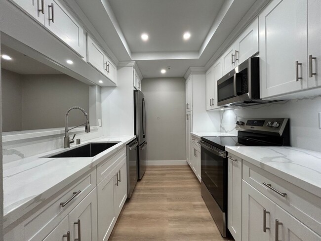 Building Photo - Sophisticated 2BR Walnut Creek Residence –...