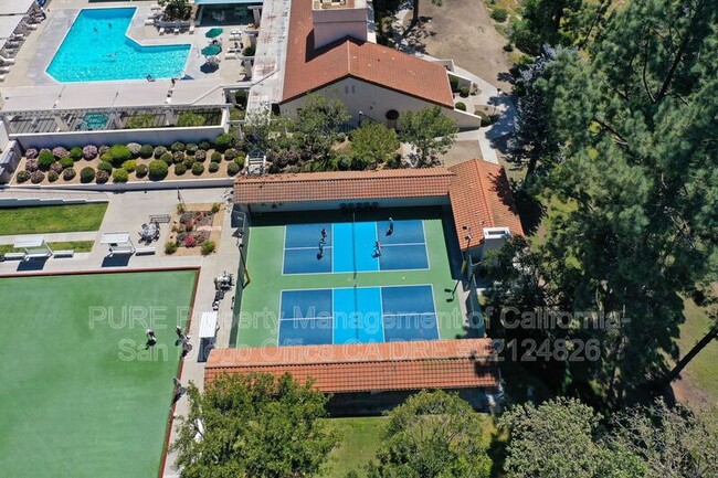 Building Photo - 12576 Oaks N Dr