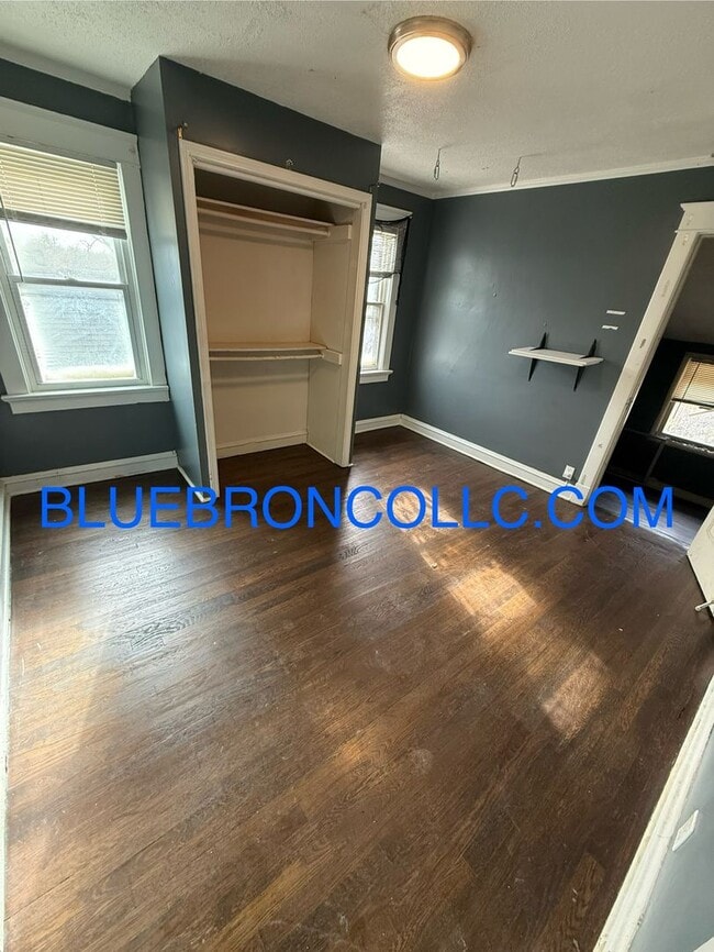 Building Photo - Must see beautiful house in northeast KC!