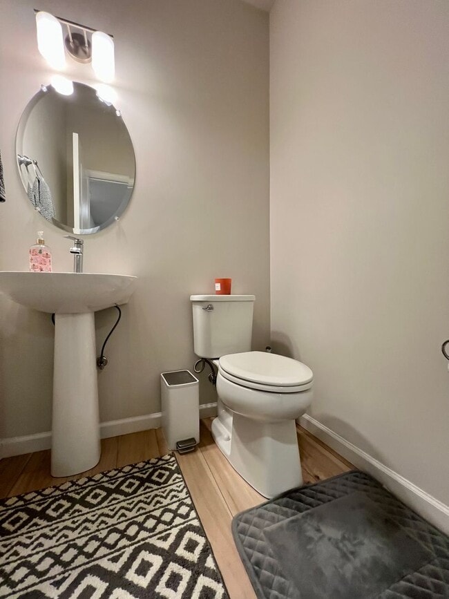 Building Photo - Luxurious 3-Bedroom Townhome in Norristown! Available mid-July!