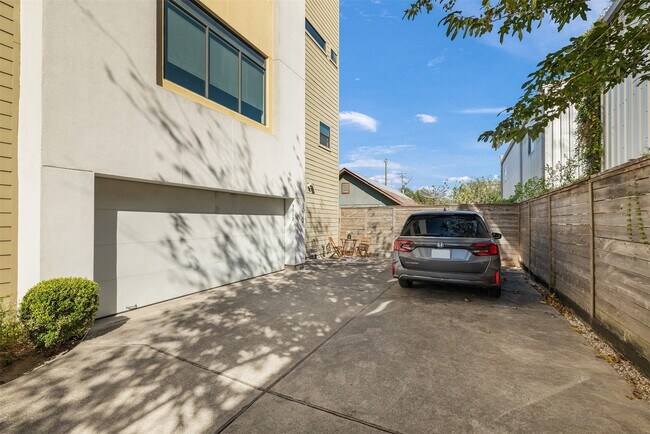 Building Photo - 5012 Cornish St