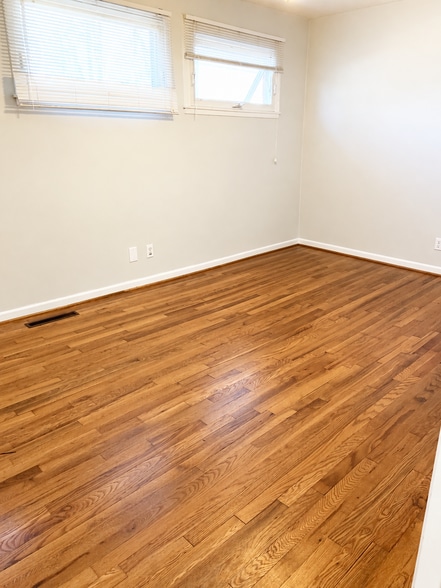 Building Photo - 2525 Netherwood Dr