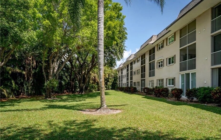 Building Photo - 5419 Rattlesnake Hammock Rd
