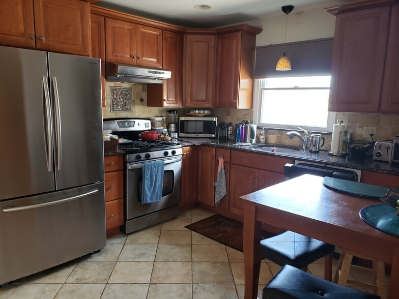 Kitchen - 25 Mechanic St
