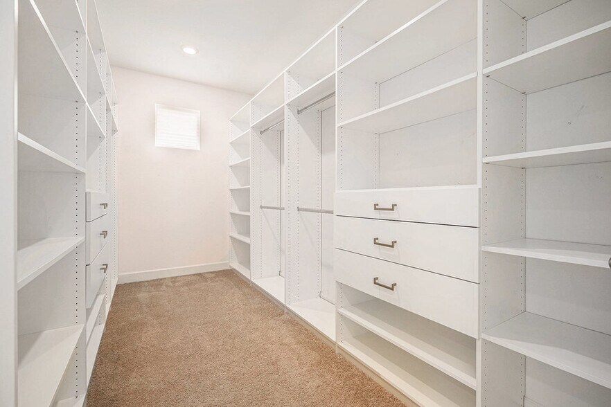Building Photo - 31 Cortina Ct