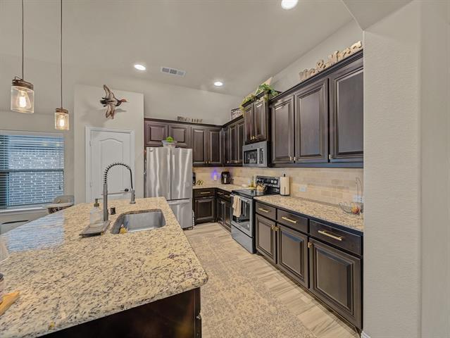 Building Photo - 1604 De Berry Ln