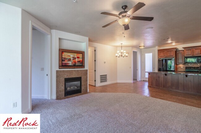 Building Photo - Remarkable 3 Bedroom Condo Next to Sunbroo...