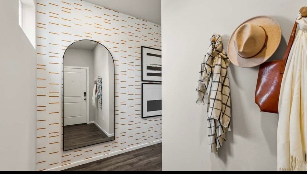 Building Photo - 219 17th Dr