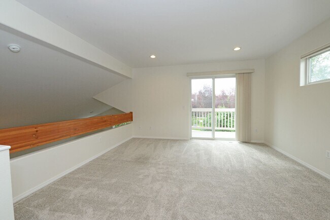 Building Photo - 264 Dailey Ave