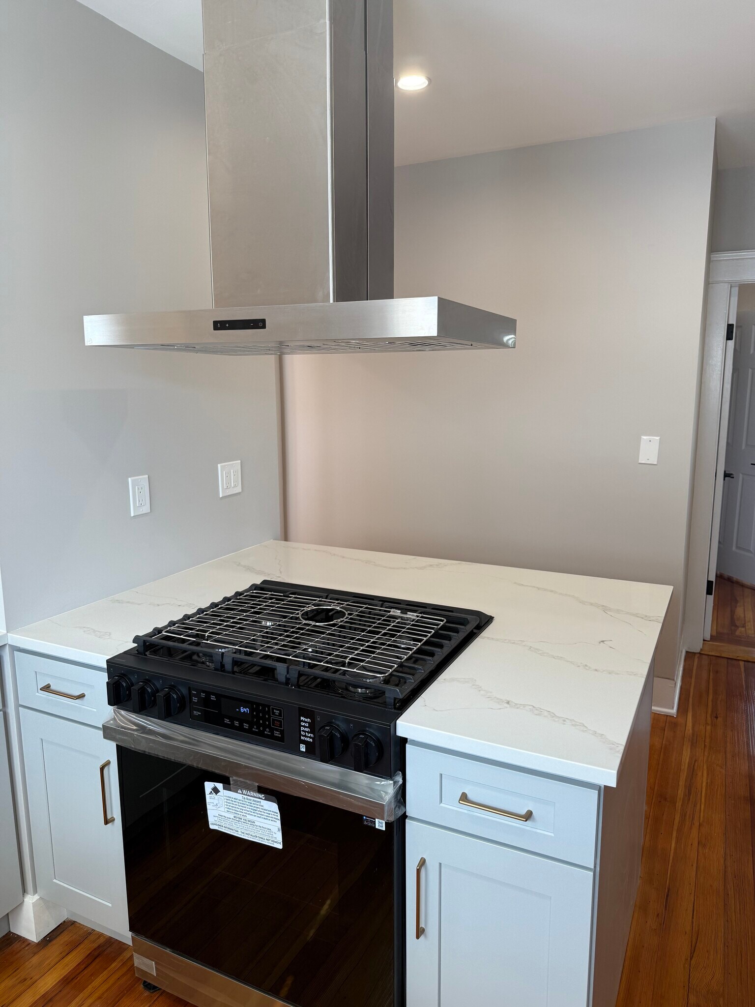 Building Photo - 64 Rochambeau Ave